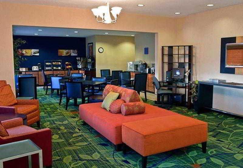 Fairfield Inn & Suites Lima Restoran gambar